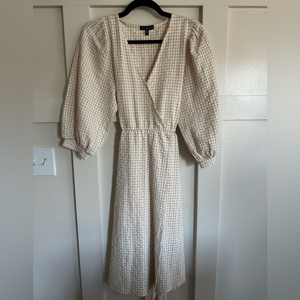 Elegant Checkered Midi Dress with Puff Sleeve